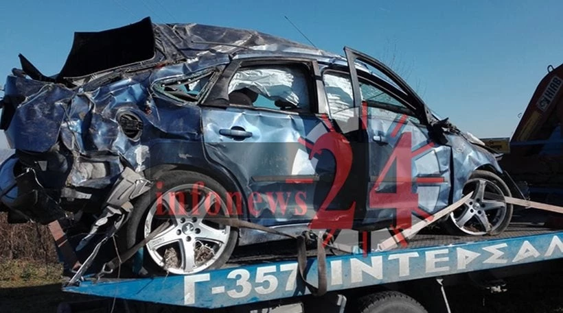 Σοκάρουν οι εικόνες από το τροχαίο στις Σέρρες: Σκοτώθηκαν μπροστά στα μάτια του παιδιού τους – Θρήνος για το νεαρό ζευγάρι